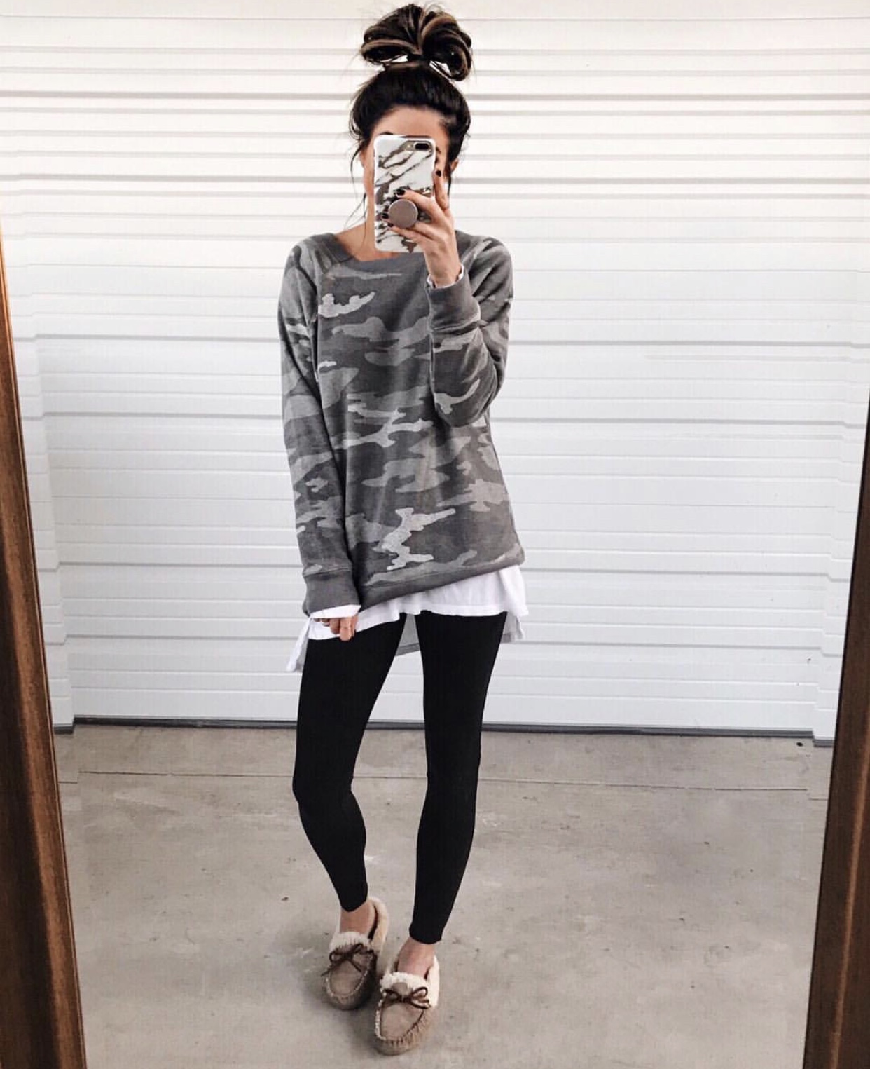 Hoodie with Leggings Outfits (19 ideas & outfits)