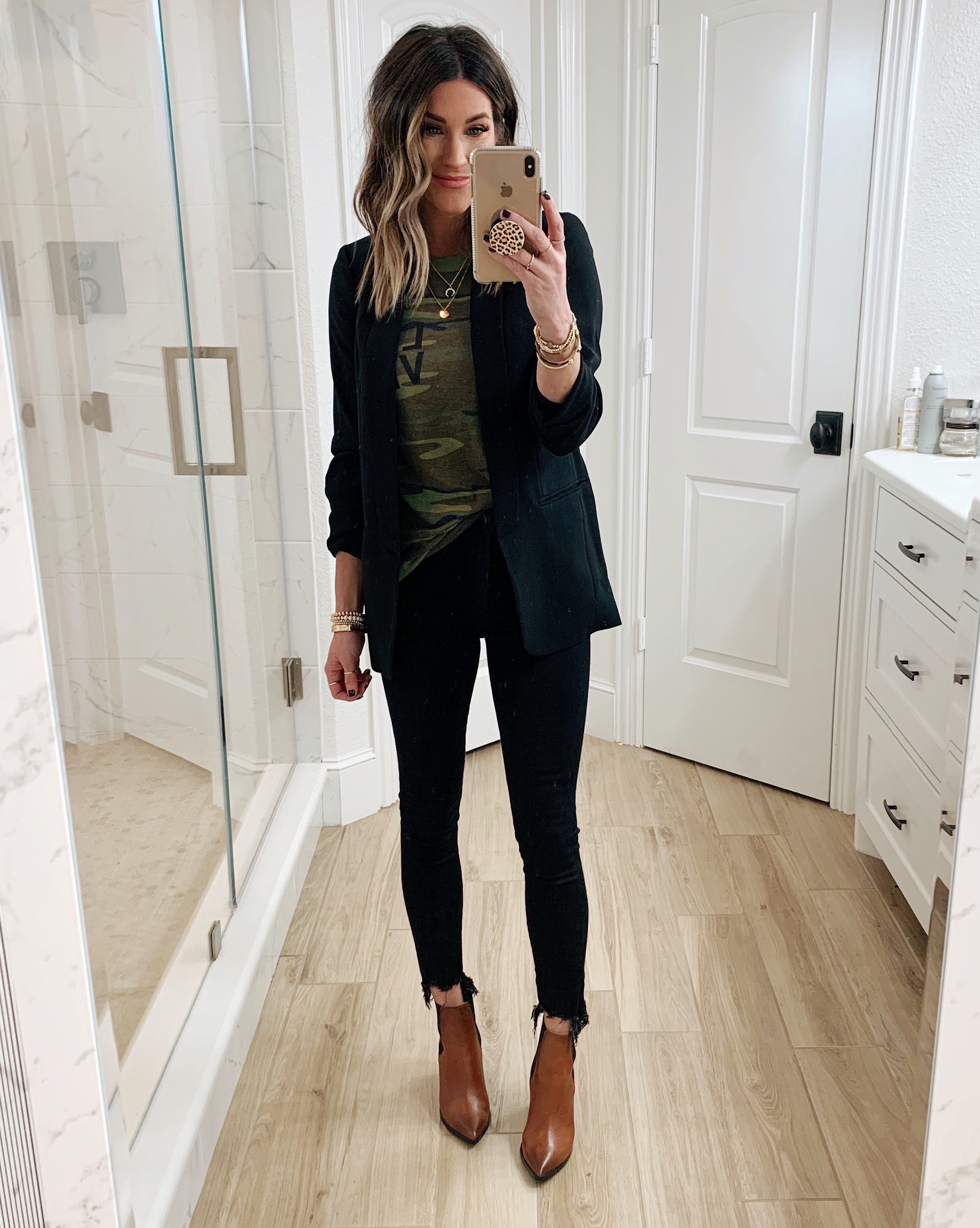 outfits with black blazer and jeans